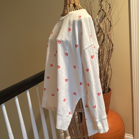 Lucky 🍀 Brand white sweatshirt with red hearts ❤️ - Picture 2 of 6